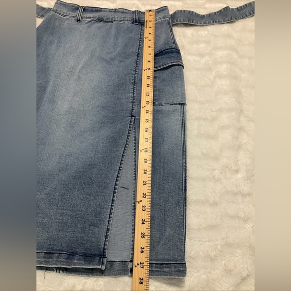 NWT Juicy Couture Size 29  Med Wash Denim Midi Cargo/Nomad Skirt W/ Belt - Picture 11 of 12